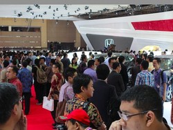 Hari Pertama IIMS Pengunjung Sudah Bejubel