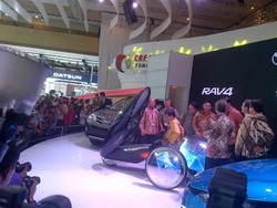 Roy Suryo dan M Lutfi Jajal Mobil Roda Tiga dari Toyota