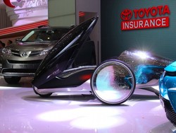 Toyota Pamer Mobil Berteknologi Tinggi dan SUV RAV-4