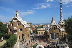 Seperti Negeri Fantasi di Taman Kota Barcelona