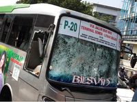 Senggol Pemotor, Kopaja Dirusak Massa