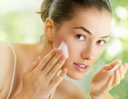 Tips 2 Langkah untuk Wajah Bersih Maksimal dari Kotoran dan Sisa Make-up