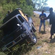 Pick Up Muat Benih Udang Terguling Tiga Kali, Sopir Selamat