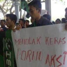 Demo Penutupan Tempat Hiburan Maksiat di Malang Berjalan Ricuh