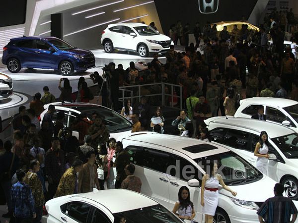 Hari Pertama IIMS Pengunjung Bejubel