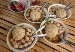 Bakso Istimewa Milik Bu Mul Ngumpakdalem