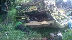 Ini Rangkaian Foto Dahsyatnya Kecelakaan Bus Terbalik dan Truk Celaka di Jagorawi