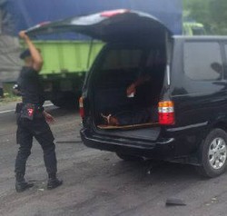 Korban Kecelakaan Tol Jagorawi Diangkut Mobil Warga yang Melintas