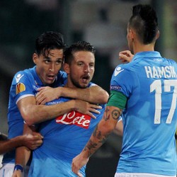 Napoli dan Fiorentina Menang Meyakinkan