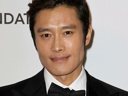 Lee Byung Hun Bantah Selingkuh dengan Pelaku Pemerasan