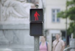 Keren! Ada Lampu Merah Joget di Lisbon, Portugal