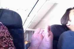 Tren Baru Sebar Foto Instagram Penumpang Pesawat yang Tak Sopan