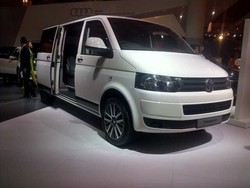 Tak Kuat Beli Caravelle? Transporter Saja...