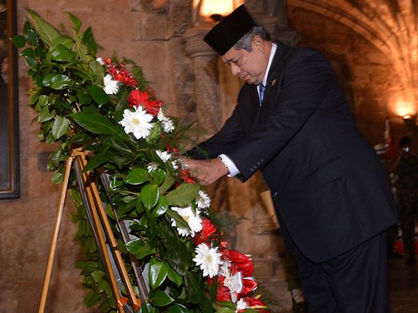 SBY Ziarah ke Makam Luiz Vaz de Camoes