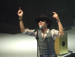 /rif Buka Kenangan Tahun 90-an di Konser Musik Sheila On 7 dan /rif