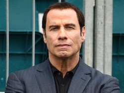 John Travolta Tanggapi Pilot Gay yang Mengaku Pacaran Dengannya 6 Tahun
