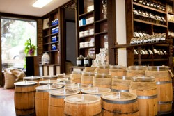 Di Kafe-kafe Unik Ini Bisa Ngopi Sambil Berayun hingga Merasakan Guncangan Gempa (1)