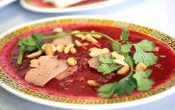 Berani Cicip Makanan Ekstrim Ini? Kadal Panggang, Tikus Bakar dan Sup Darah Segar (2)