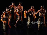 Foto-foto Pentas Tari Barangan Karya Otniel Tasman