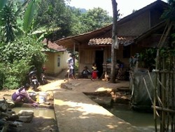 Sindang Resmi 45 Tahun Tanpa Listrik, Aher: Pemkab Sukabumi Harus Lebih Perhatian