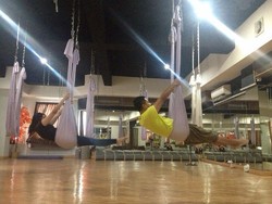 Orang-orang dengan Kondisi Seperti Ini Dilarang Melakukan AntiGravity Yoga