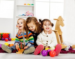 Bukan Mainan Mahal, Anak-anak Lebih Bahagia Main dengan 5 Benda Ini