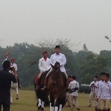 Usai Inspeksi Berkuda, Prabowo Beri Penghargaan pada 21 Kader Gerindra