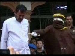 Pejudi Dihukum Cambuk Berontak dan Berusaha Serang Algojo