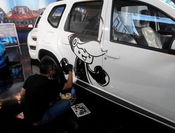 Cuma Modal Spidol, Yudi Buat Lukisan Keren di Mobil ini