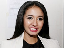 Usai Haji Backpacker Laudya Cynthia Bella Segera Syuting Assalamualaikum Beijing