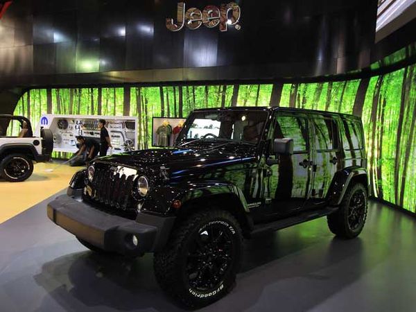 Jeep Wrangler Sahara Kick Ass Dibanderol Rp 1,65 M