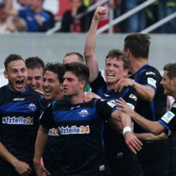 Kalahkan Hannover, Paderborn Sementara Puncaki Bundesliga