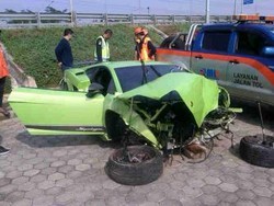 Polisi: Lamborghini Tabrak Separator di Exit Tol Joglo Karena Ban Pecah