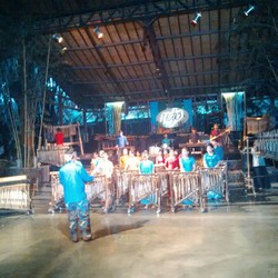 Merdunya Alunan Bambu Anak-Anak Saung Angklung Udjo