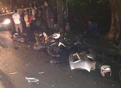 5 Motor Adu Banteng Dengan Yaris di Jalan Fatmawati