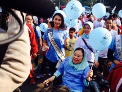 Sinta Nuriyah dan Menag Ramaikan Pawai Hari Damai Internasional di CFD