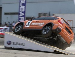 Wuih! Test Drive Mobil Sampai Miring-miring!