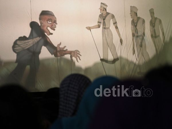 Teater Nenek Moyangku Orang Pelaut