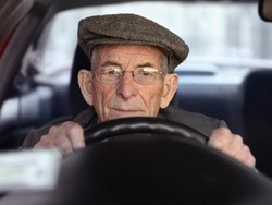Mengemudi Dengan Aman Bagi Lansia