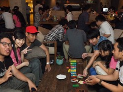 Lebih Dekat dengan Fans, JKT48 Gelar Main Uno Bareng