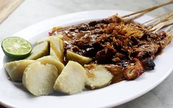 Nyam! Sate Ayam Gurih Lezat Bisa Dibuat dengan Langkah Mudah Ini
