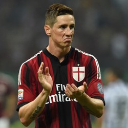 Debut Torres di Milan: 14 Menit, 4 Sentuhan, Satu Kartu Kuning