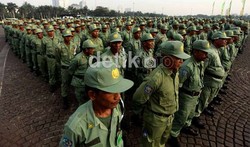 Sejarah Panjang Pak Hansip Sejak Zaman Belanda
