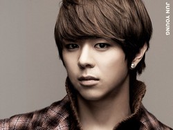 Lee Hoo Protes, Manajemen Ubah Kontrak Budak ZE:A