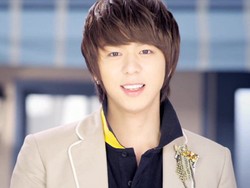 Lee Hoo ZE:A Beberkan Sisi Lain Manajemen dan Industri KPop