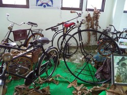 Keris Raksasa & Sepeda Onthel Rp 40 Juta di Pacitan