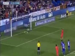 Pesta 5 Gol ke Gawang Levante, Barca Pimpin Klasemen