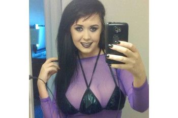 Penampakan Jasmine Tridevil, Terapis yang Memiliki 3 Payudara