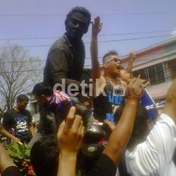 Mitos, Sejarah, dan Ajat Sudrajat