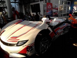 Melihat-lihat Mobil Listrik Seharga Rp 1 Miliar dari Bandung